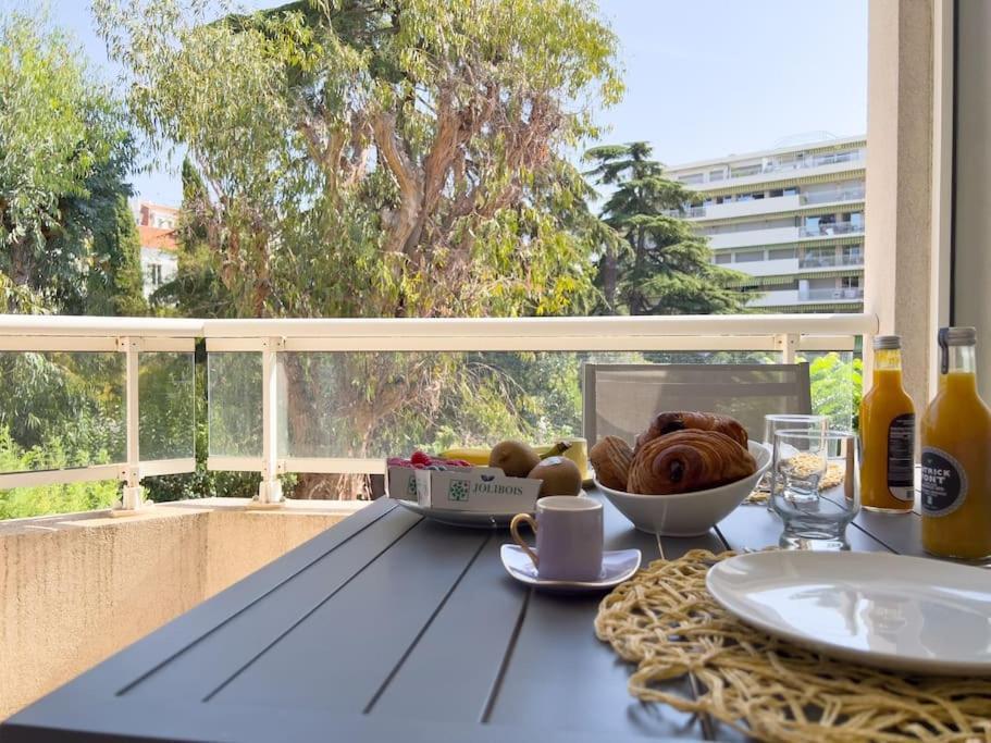 Avec Terrasse Et Vue Arboree *